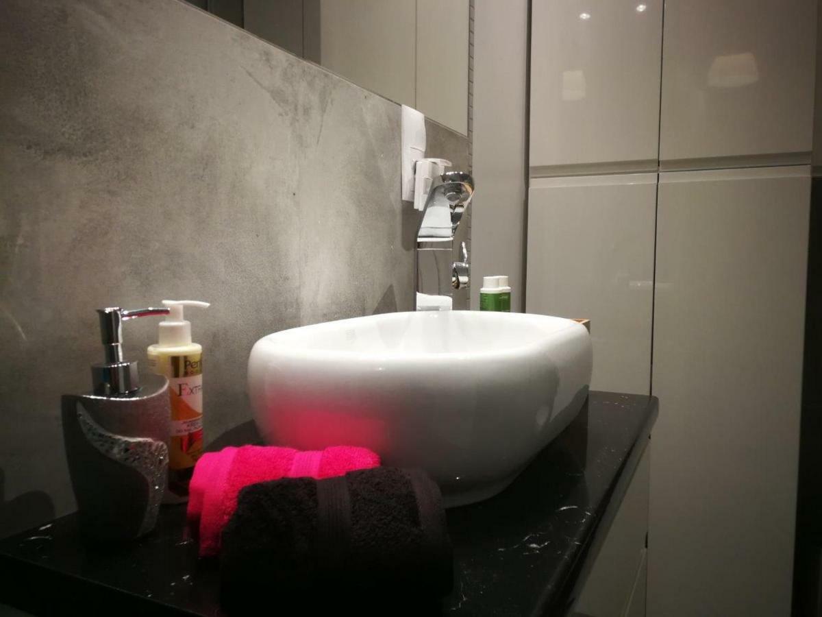 Apartament Nad Odra Z Tarasem ヴロツワフ エクステリア 写真